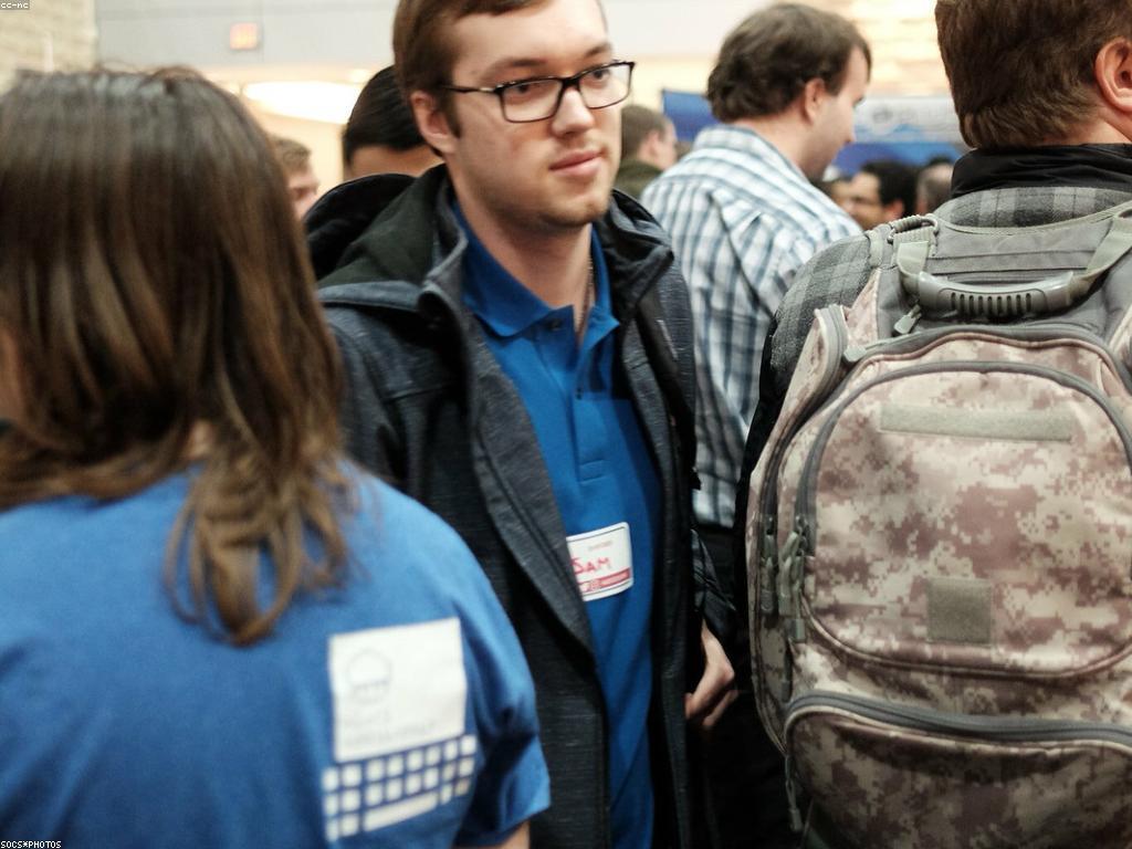 ការបង្ហាញលេង: សារព័ត៌មាននិងអនុស្សាវរីយ៍ខាងបច្ចេកវិទ្យា