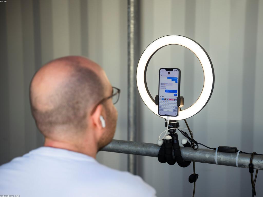 អារស្ដីឬសាកល្បងនៃព្រឹត្តិការណ៍លើសង្គម